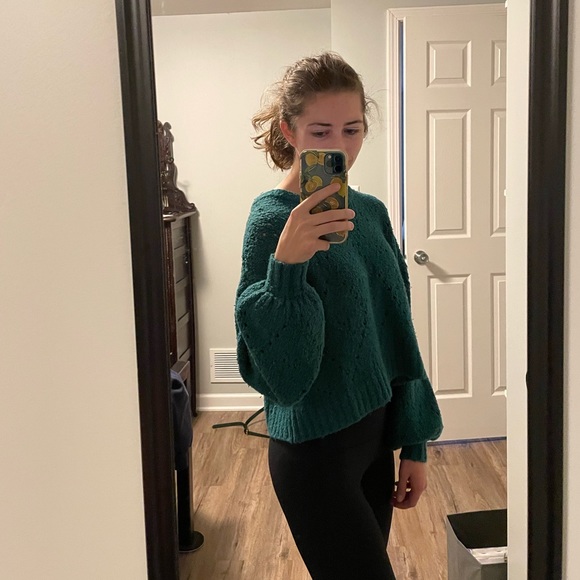 Cozy American Eagle cropped sweater - Picture 2 of 7